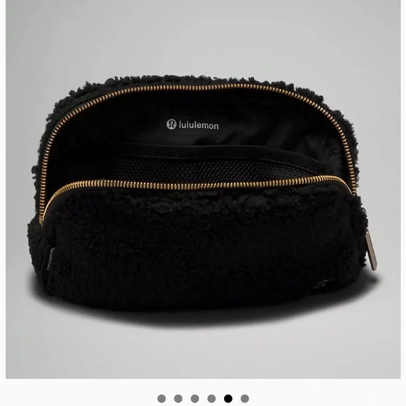 NWT Lululemon Everywhere Fleece 1L Belt Bag Gold Hardware Strap Black New - Picture 3 of 8